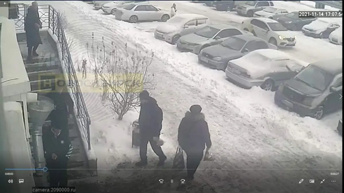 سقوط مرگبار از طبقه چهاردهم یک ساختمان در روسیه + فیلم