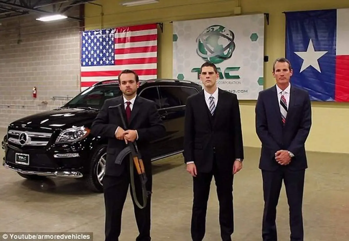 روش خطرناک تست ضدگلوله بودن مرسدس‌ بنز + فیلم