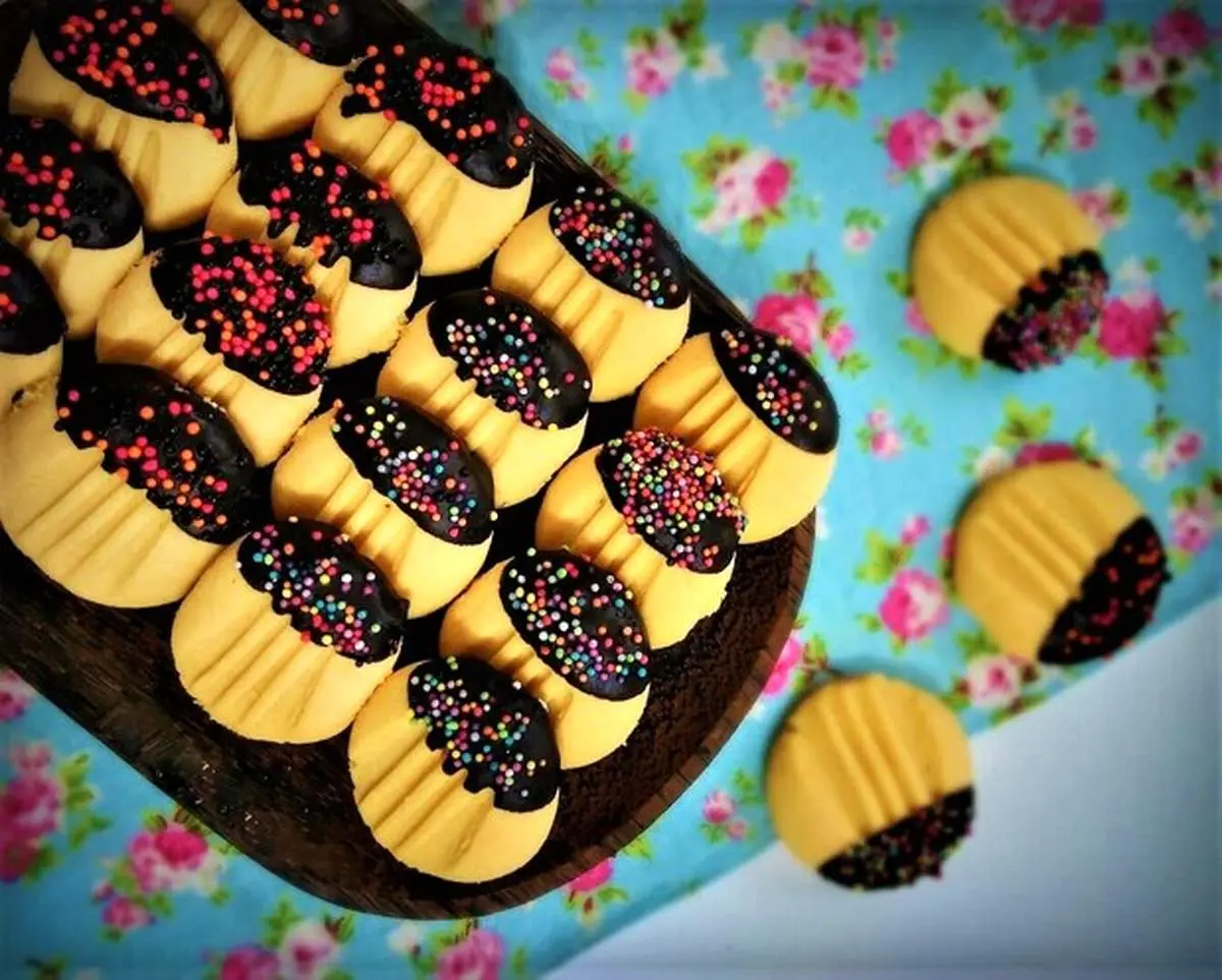 آموزش هیجان‌انگیز تهیه یک دسر خوشمزه با موز، شکلات و خامه! +فیلم