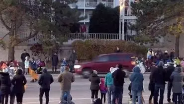 برخورد وحشیانه و جنایت‌بار خودرو با مردم در رژه کریسمس در آمریکا +فیلم
