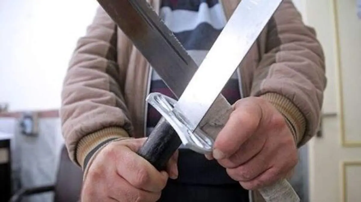 قمه‌کشی چند کودک در یکی از خیابان‌های تهران! + فیلم