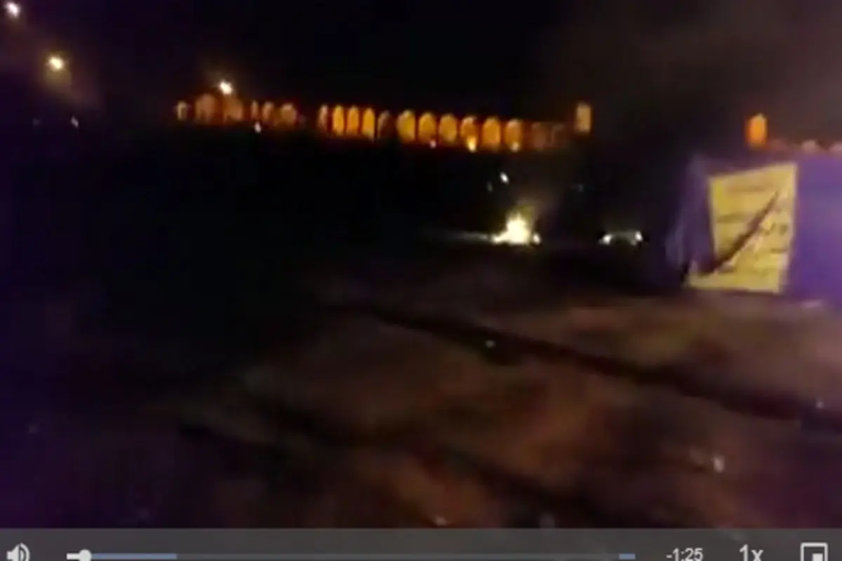 آتش زدن چادرهای کشاورزان اصفهانی توسط اراذل و اوباش !+ فیلم