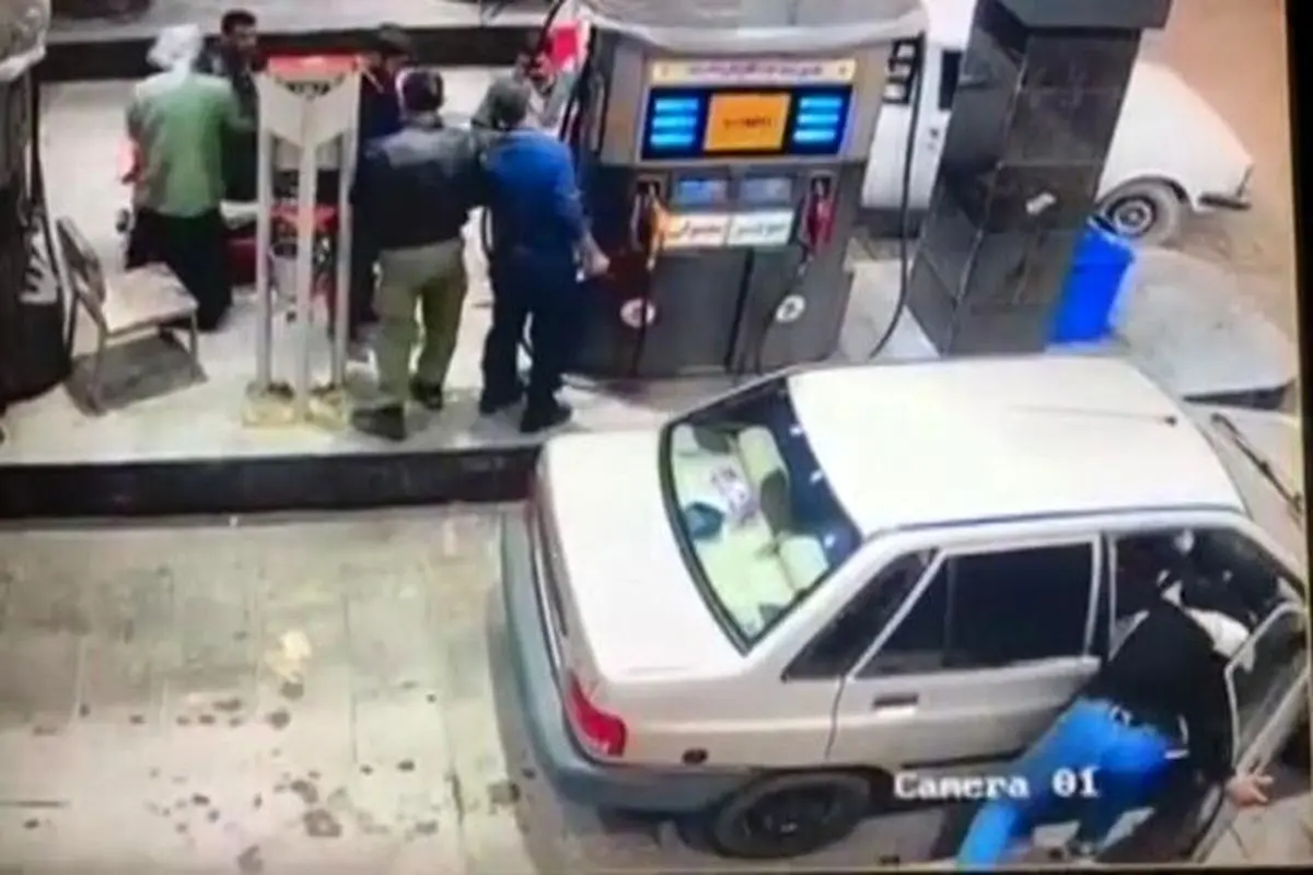سرقت ناباورانه تلفن همراه در پمپ بنزین! + فیلم