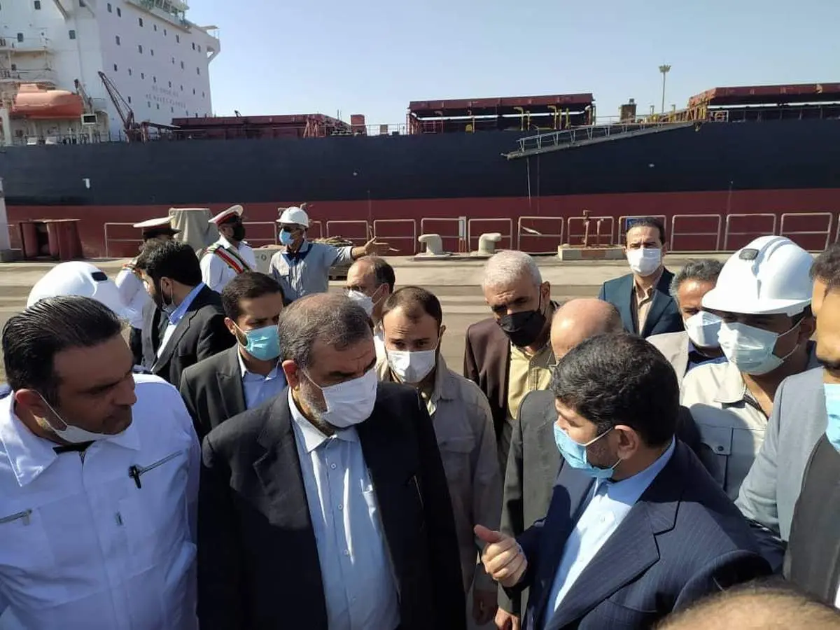 بازدید معاون اقتصادی رئیس جمهور از توانمندیهای کشتیرانی