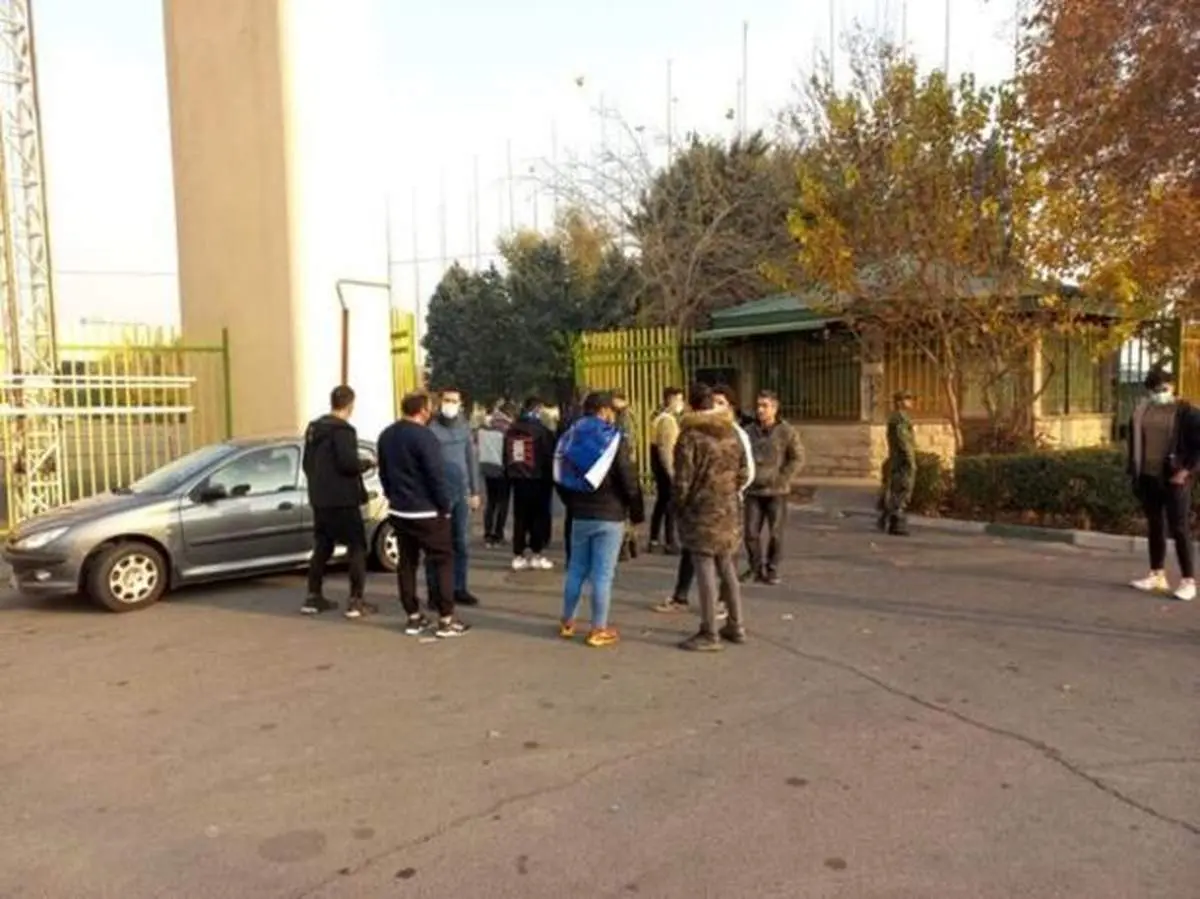 لحظه ورود تماشاگران فوتبال ایران به ورزشگاه پس از گذشت ٢٢ ماه + فیلم
