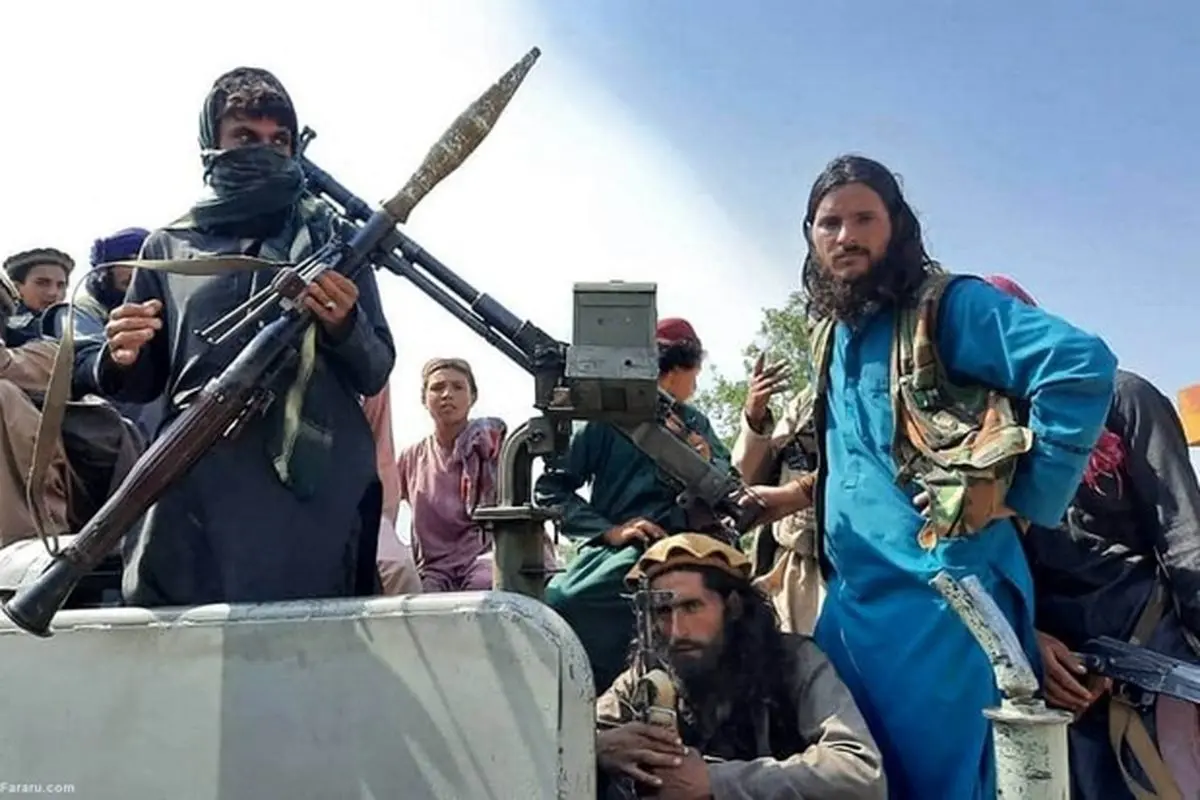 اعتراف گیری اجباری طالبان از متهمان در ملأ عام + فیلم