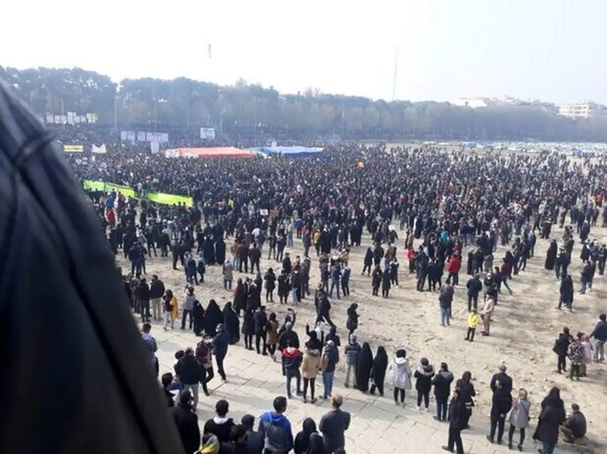 عذرخواهی محرابیان از کشاورزان اصفهانی / مخبر: دولت با جدیت به دنبال حل مشکل زاینده‌رود است