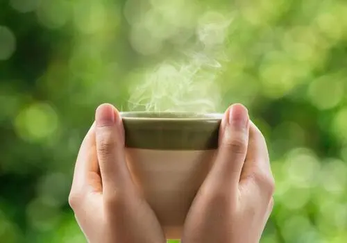 از فواید و مضرات چای و قهوه چه می‌دانیم؟