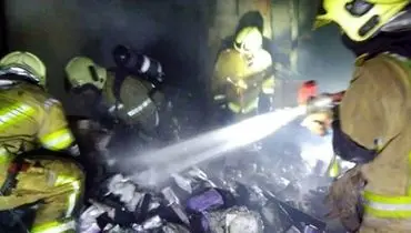 آتش سوزی مهیب در محله اتابک/ نجات از یک قدمی مرگ + فیلم