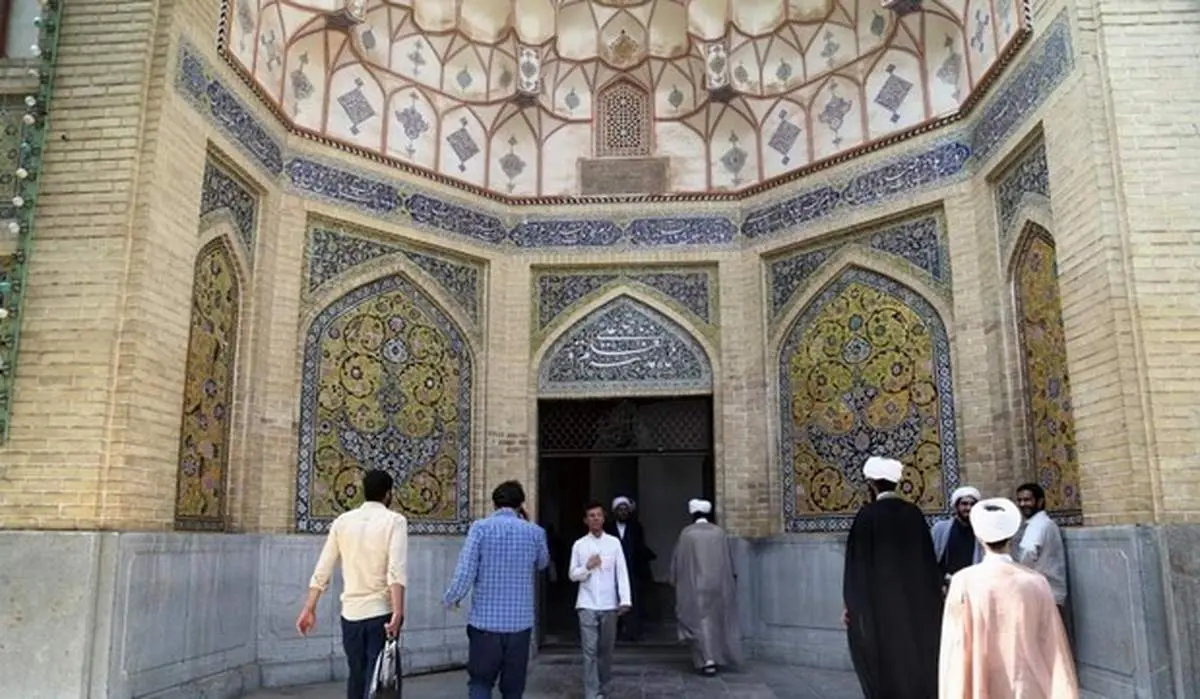 پیشنهاد روزنامه جمهوری اسلامی به دولت: بودجه حوزه های علمیه و موسسات خاص را قطع کنید