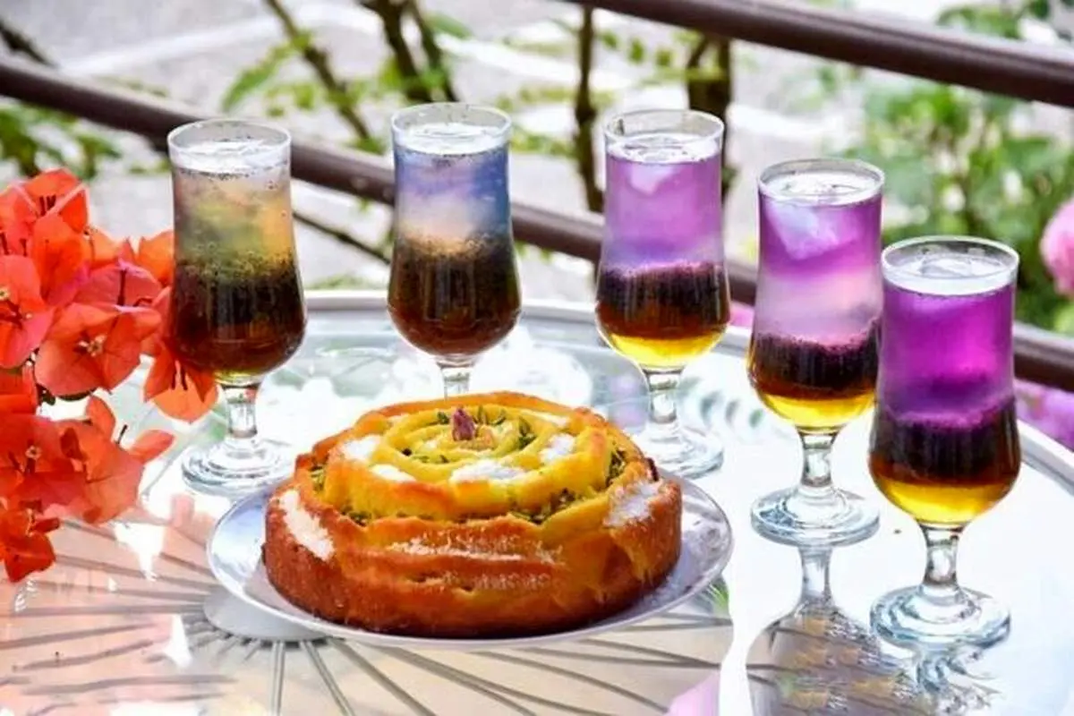 طرز تهیه شربت گل پنیرک در رنگهای مختلف برای فصل تابستان