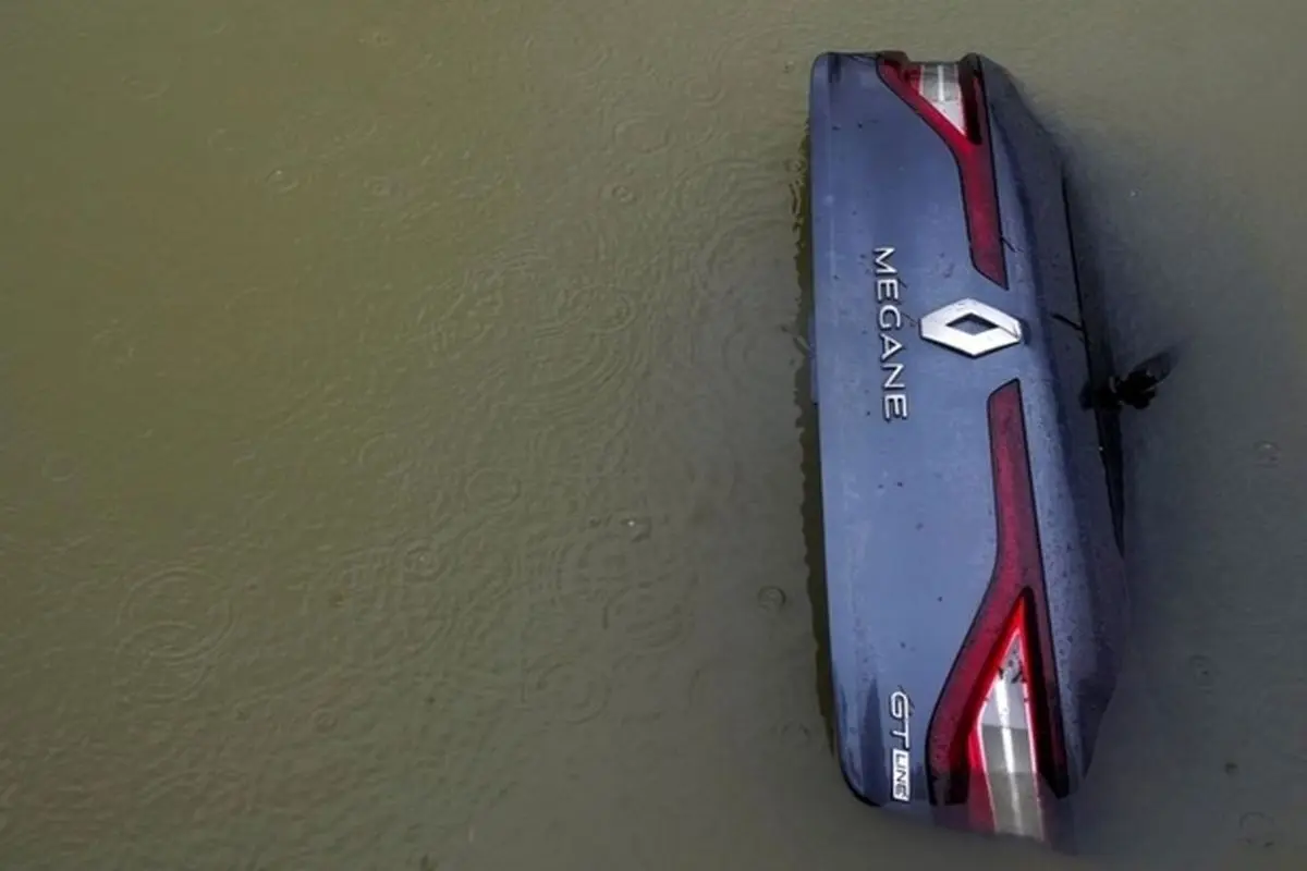 غرق شدن خودروها در سیل اسپانیا + فیلم