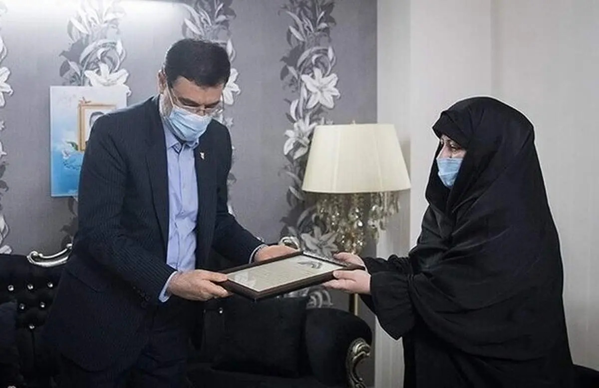 دیدار رئیس بنیاد شهید و امور ایثارگران با خانواده شهید «زین‌الدین رنگزن مقدم»
