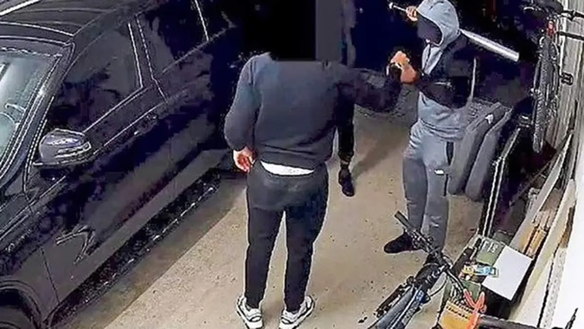 زورگیری وحشت آور از فوتبالیست معروف جهان +فیلم