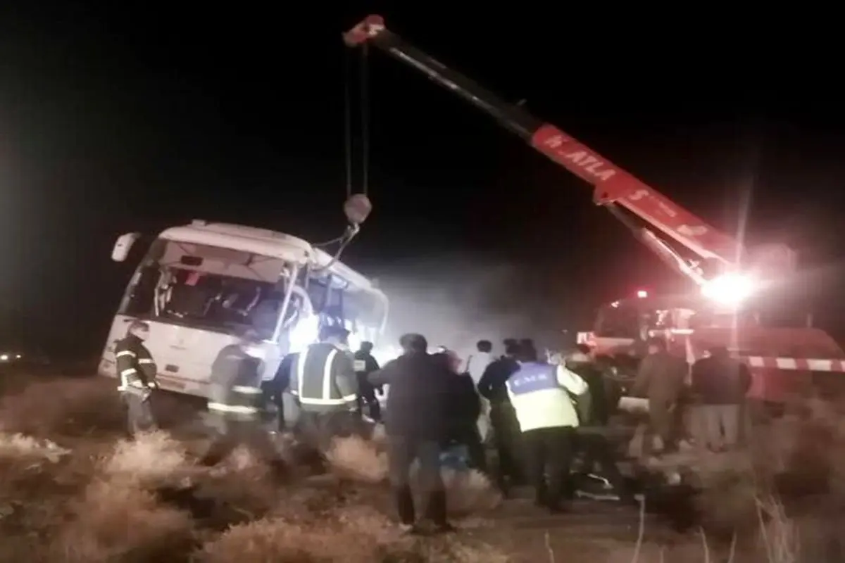 ۱۸ کشته و مصدوم در پی واژگونی وحشتناک اتوبوس اصفهان - بندر عباس در شهربابک