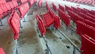 تخریب جنجالی صندلی‌های ورزشگاه میزبان جام جهانی به دست هواداران عمان +فیلم