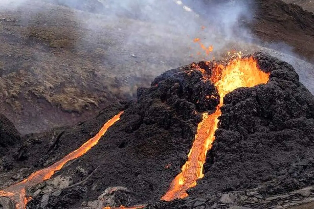 تصاویر دیدنی از آتشفشان ایسلند + فیلم