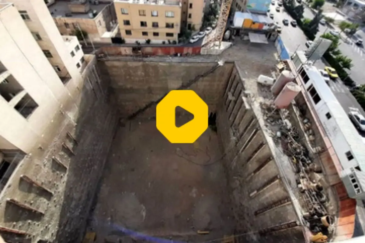 سقوط عجیب زانتیا به منطقه گودبرداری ساختمان در حال ساخت+ فیلم