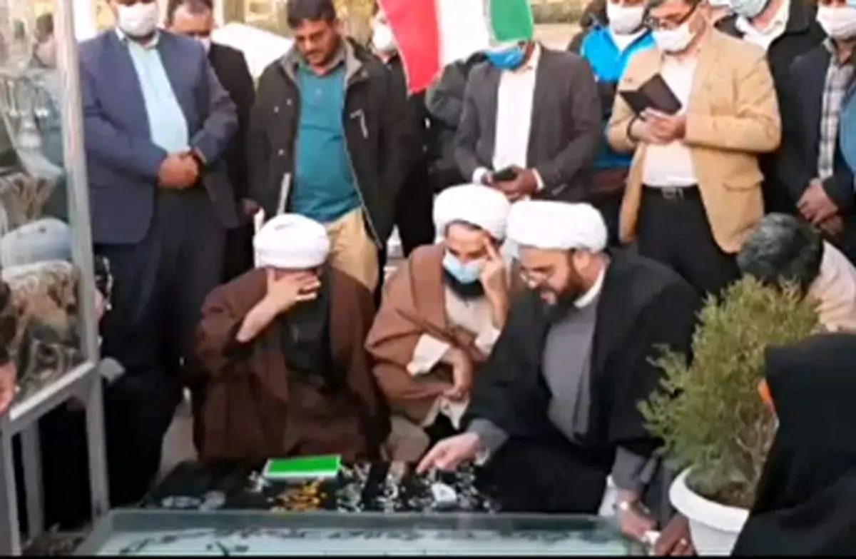 حضور تعدادی از نیروهای حشد الشعبی در گلزار شهدای کرمان+ فیلم