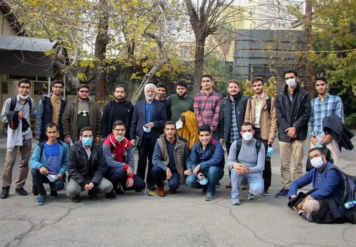 جلیلی: باید آمریکا را از تحریم کردن پشیمان کنیم؛ این پشیمانی با خنثی شدن تحریم رقم میخورد