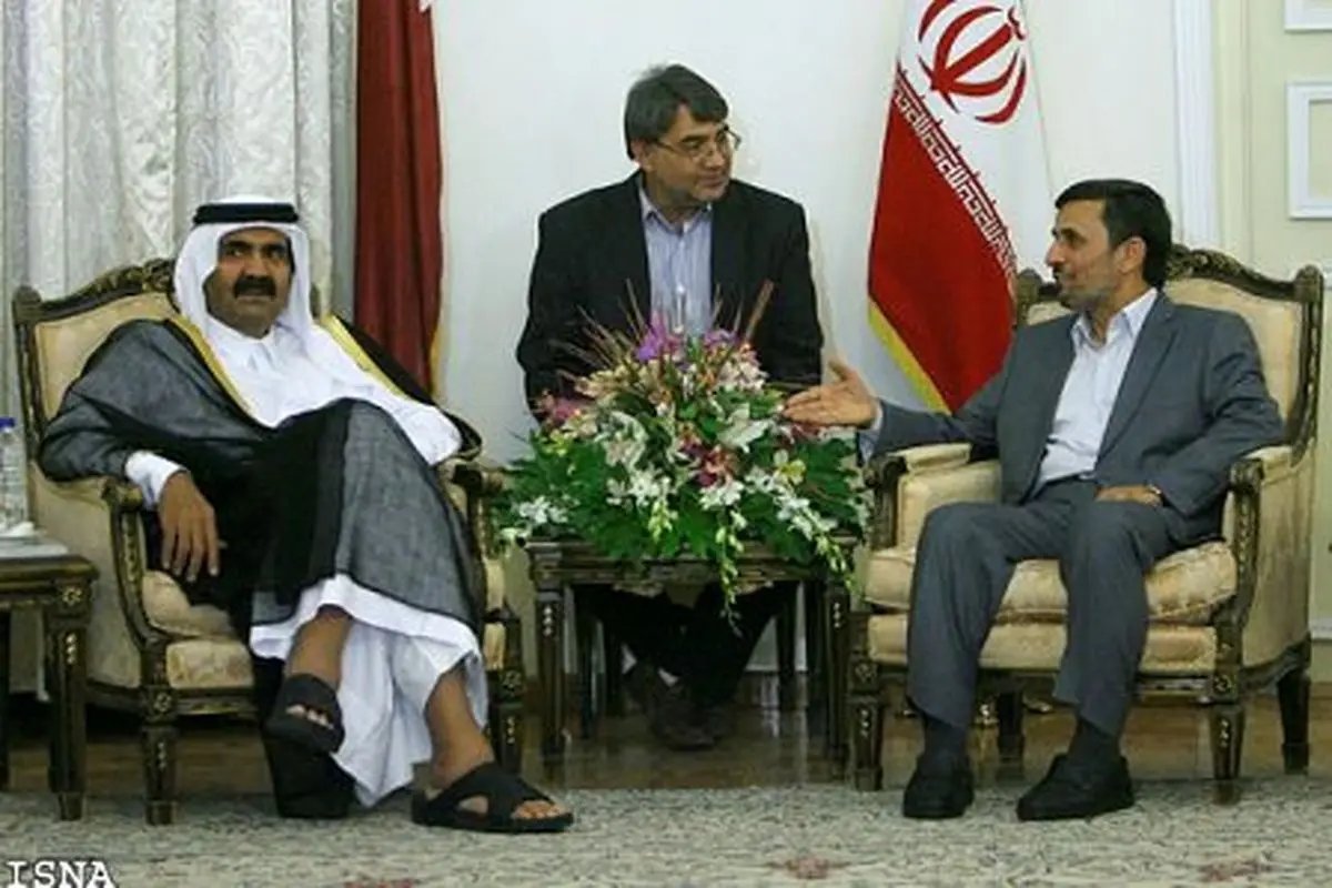 امیرقطر بدون کفش و جوراب در دیدار مسئولان ایرانی! + عکس