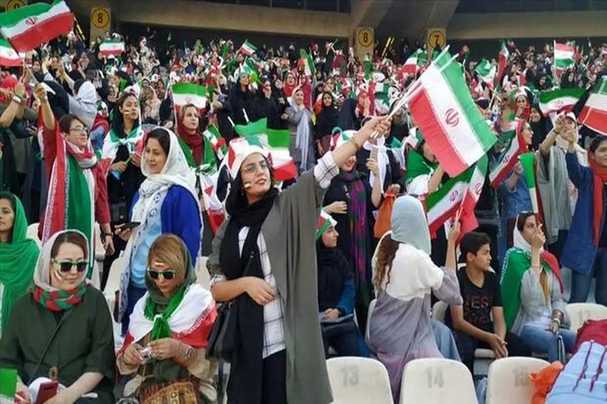 ورود زنان به ورزشگاه‌های فوتبال ایران تا نیم‌فصل ممنوع!