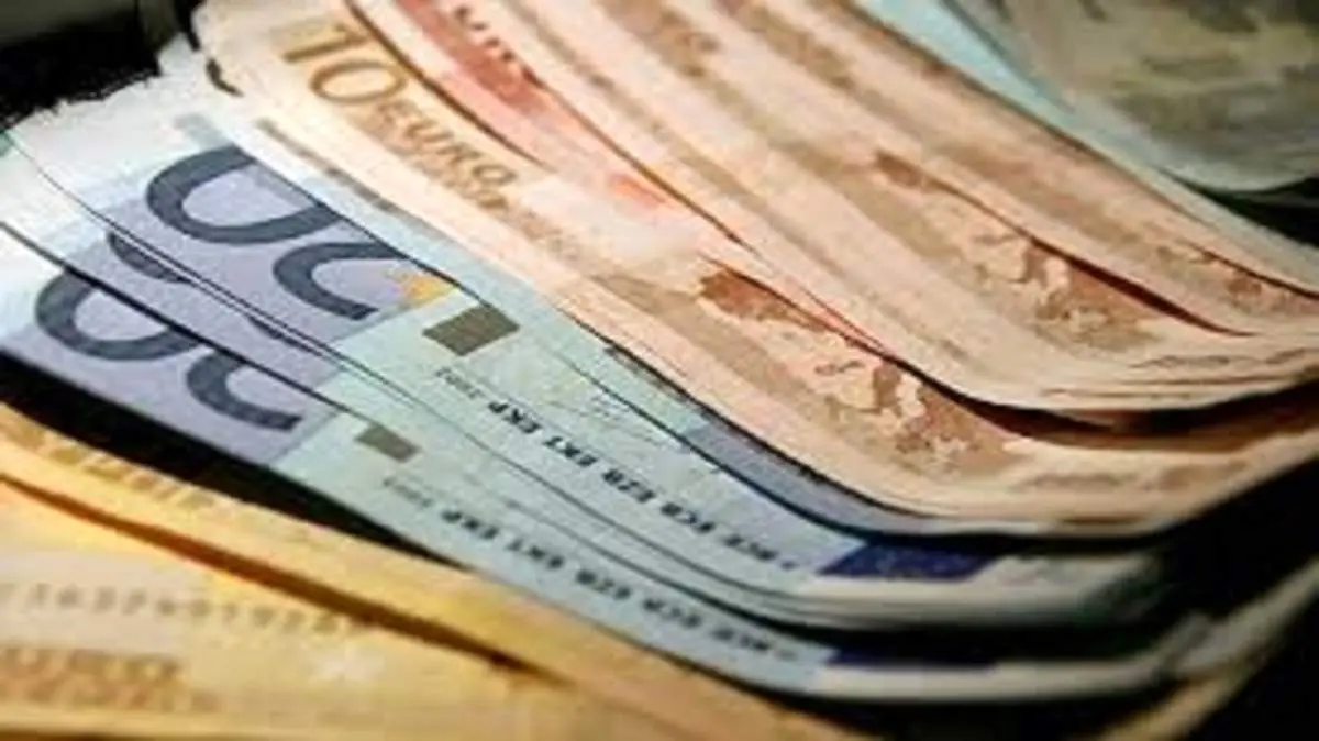 نرخ ارز در بازار آزاد ۱۷ آذر ۱۴۰۰/ دلار ۲۷ هزار و ۸۲۳ تومان است