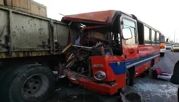 تصادف شدید مینی‌بوس با تریلر در جاده خاوران | ۱۲ نفر مصدوم شدند + فیلم