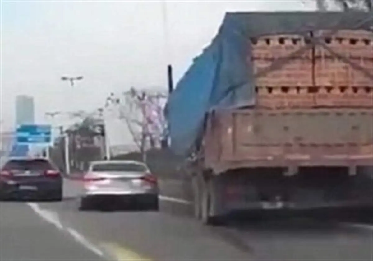 دفن خودرو با صاحب خودرو! + فیلم
