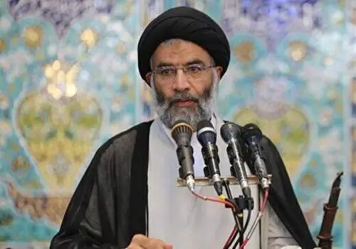 تصاویر پربازدید از امام جمعه اهواز با دوش‌پرتاب