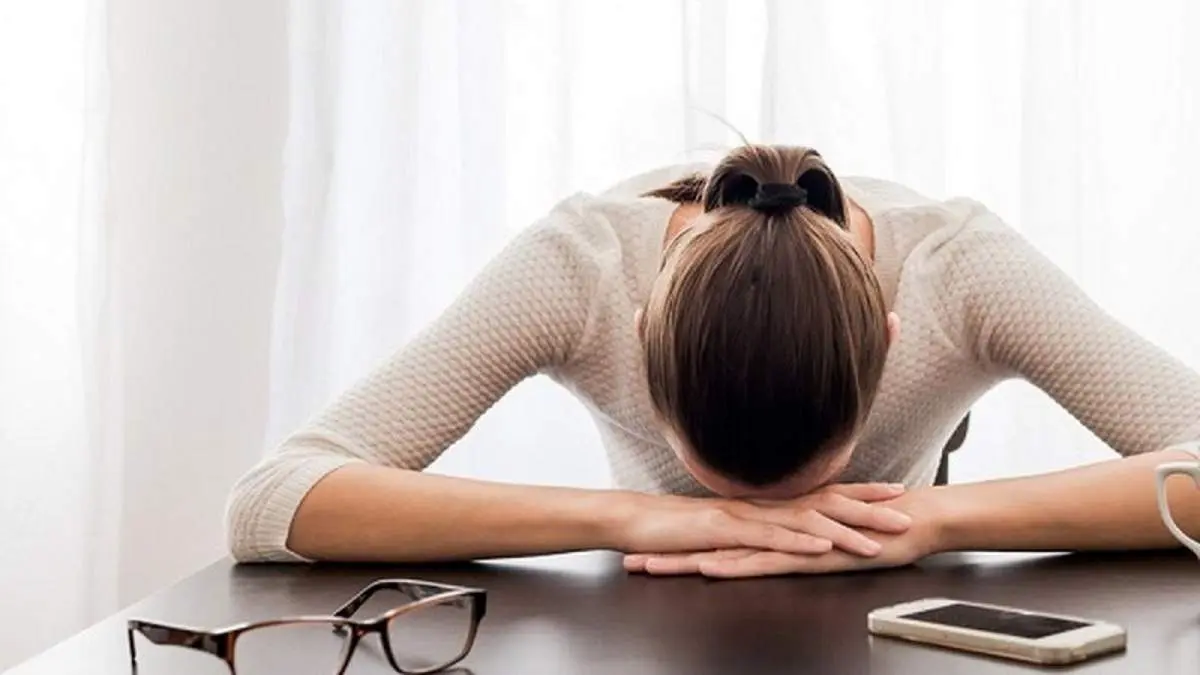 علت اصلی خواب آلودگی زیاد در طول روز + درمان