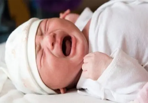 از گریه تا دل‌درد؛ علائم گوارشی نوزادان که باید جدی بگیرید