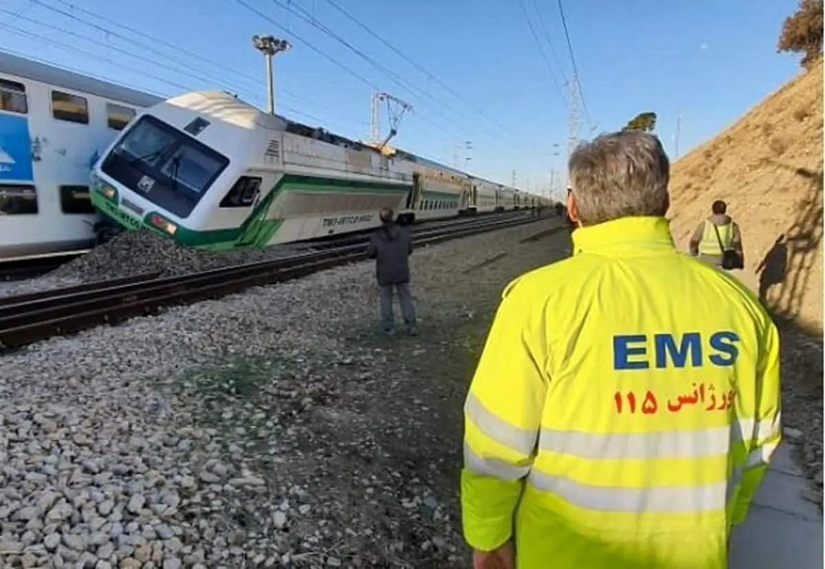 نخستین تصاویر از حادثه صبح امروز برخورد دو قطار متروی کرج - تهران + فیلم