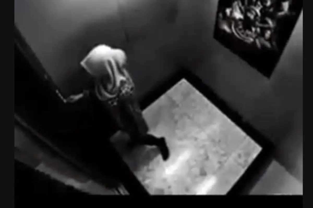 دختر رزمی‌کار در آسانسور زورگیران را حسابی کتک زد + فیلم