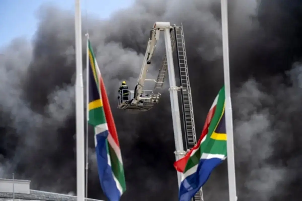 دیدنی های روز؛از آتش سوزی ساختمان پارلمان آفریقای جنوبی تا متروگَردی شهردار جدید نیویورک