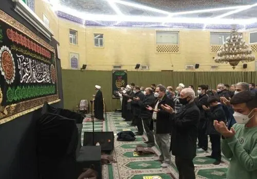 صف عجیب نماز جماعت در سوئد + فیلم 