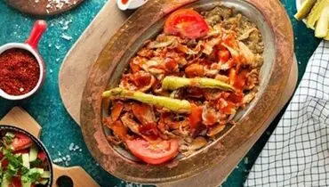 طرز تهیه‌ی اسکندر کباب خانگی با سس مارینا