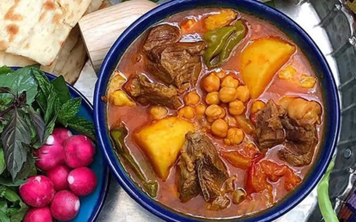 طرز تهیه یخنی نخود؛ آبگوشتِ شیرازی‌ها