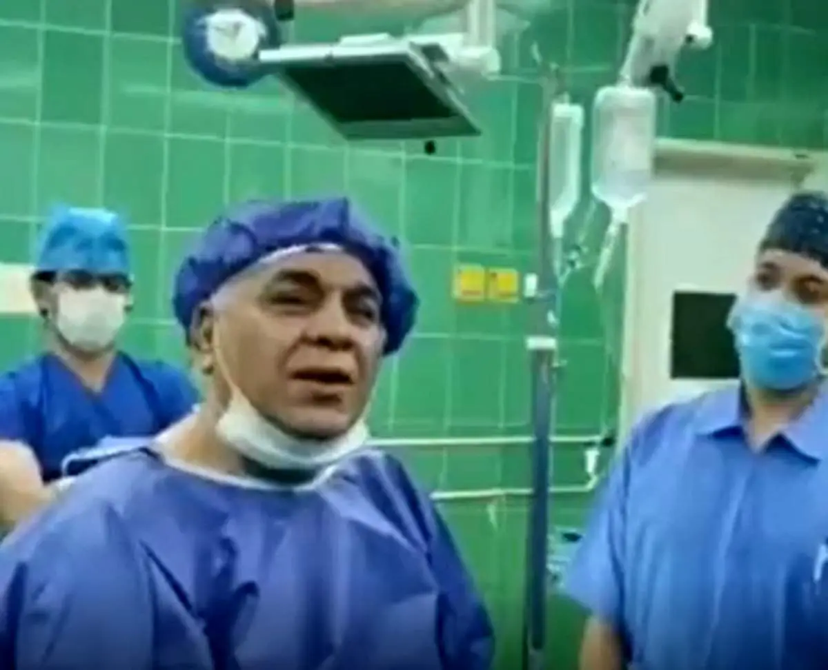 آواز خوانی خواننده قدیمی قبل از جراحی در اتاق عمل + فیلم