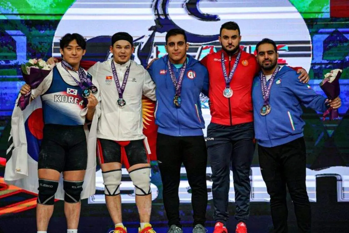 طلای وزنهبرداری جهان بدون آب و غذا!