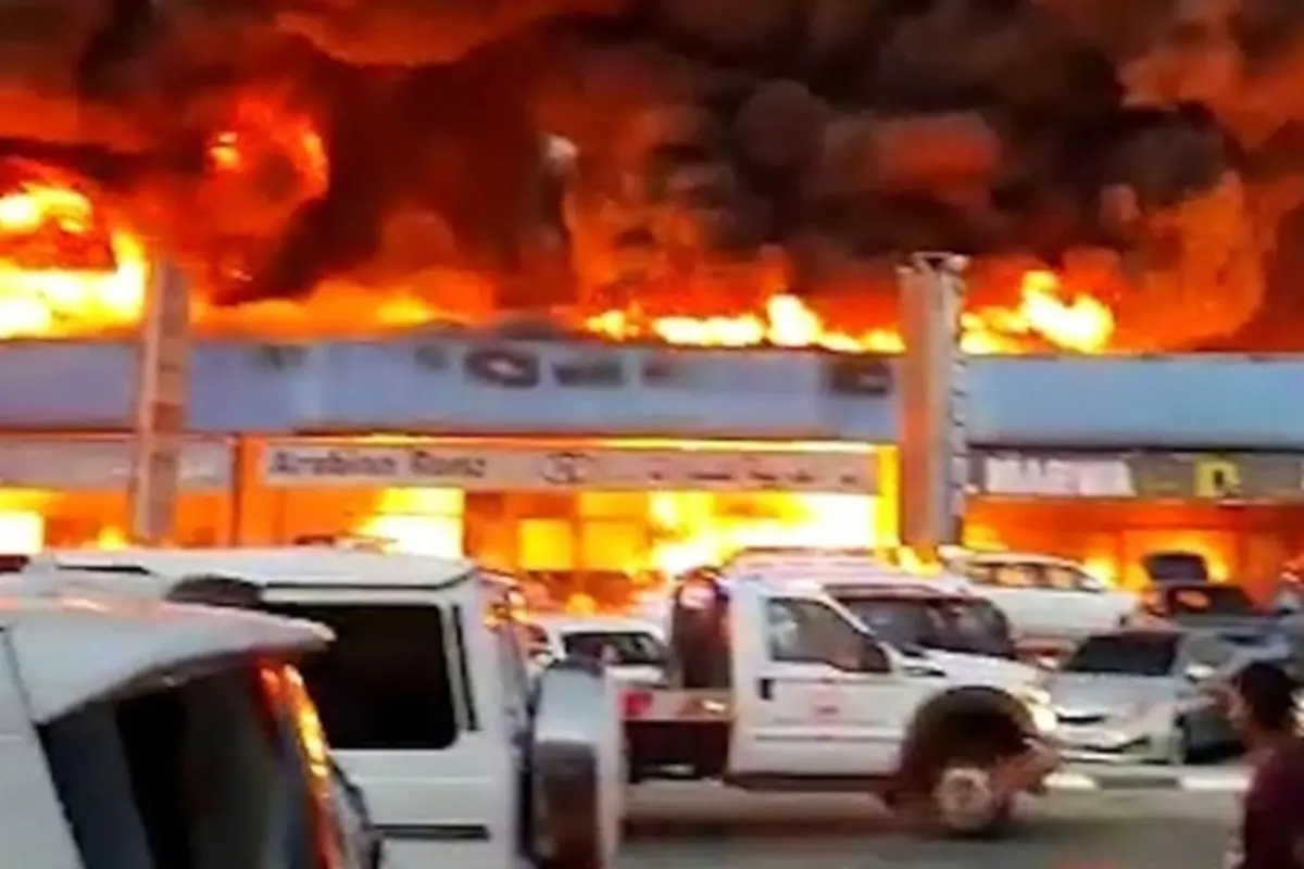 آتش سوزی در نمایشگاه خودرو دبی؛ ۶۰ خودرو نابود شد + فیلم