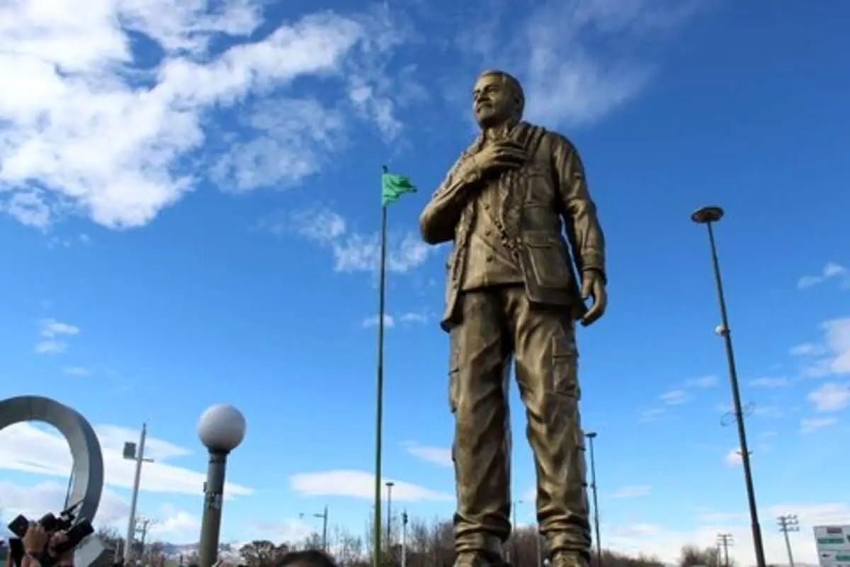 آتش زدن تندیس شهید سلیمانی چند ساعت پس از رونمایی/ واکنش شدید امام جمعه + تصاویر