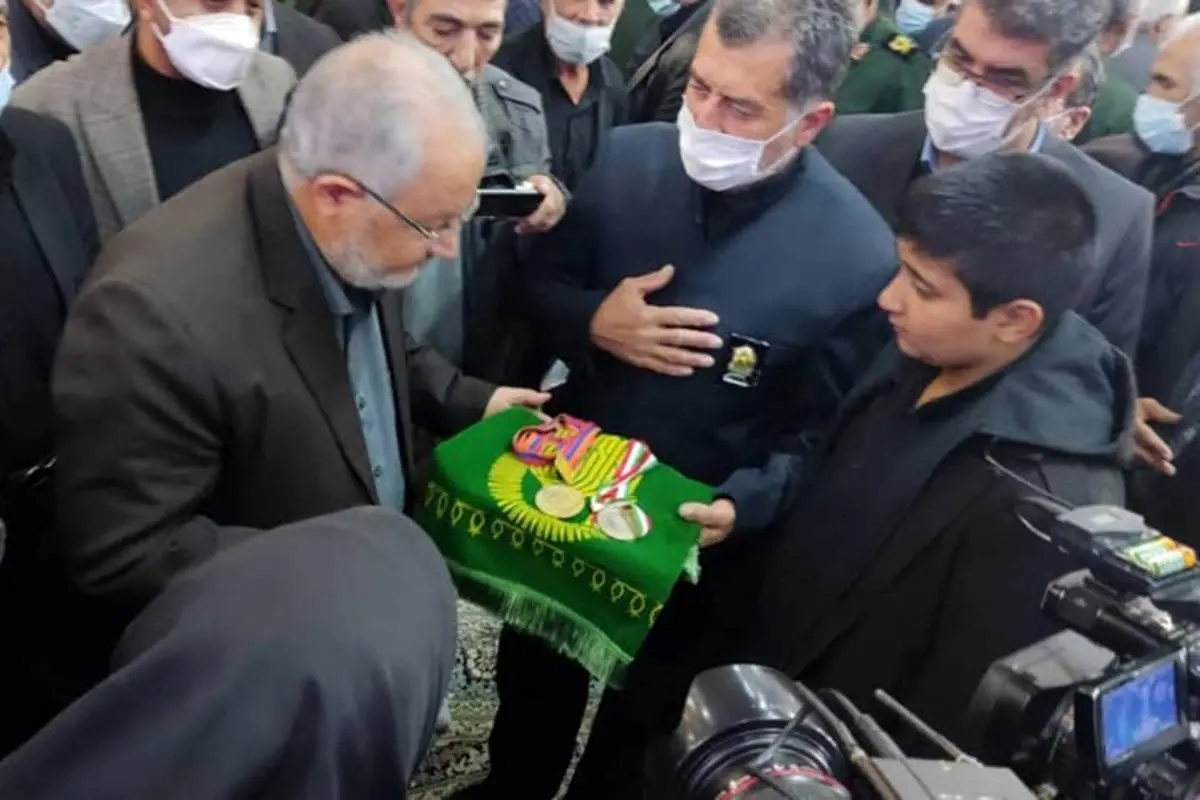 اهدای مدال قهرمانان المپیک به فرزندان «حاج قاسم»