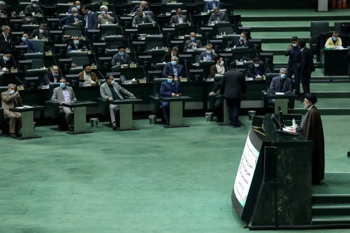 اعلام حداقل حقوق کارمندان در سال آینده؛ احتمال افزایش در مجلس | رقم پاداش پایان خدمت بازنشستگان
