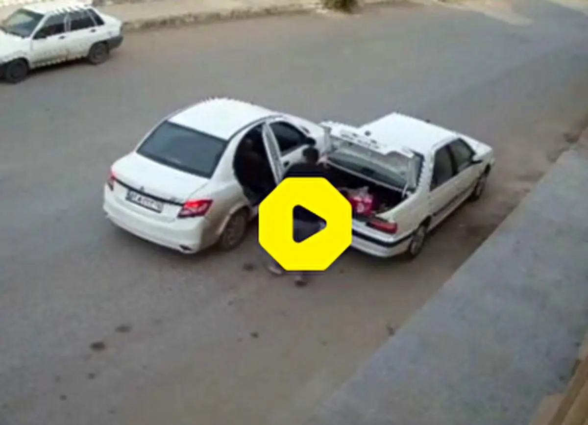 لحظه سرقت مشکوک و عجیب از صندوق پژو پارس طی یک دقیقه در اهواز+ فیلم