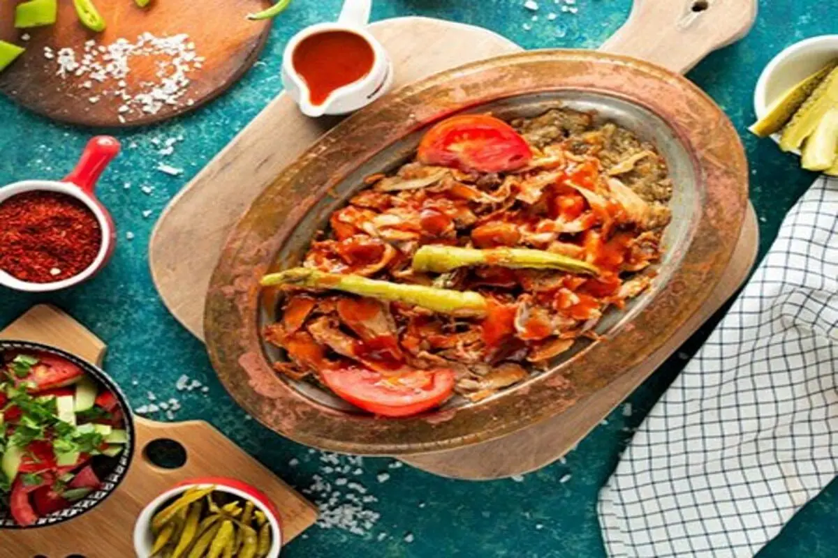 طرز تهیه‌ی اسکندر کباب خانگی با سس مارینا