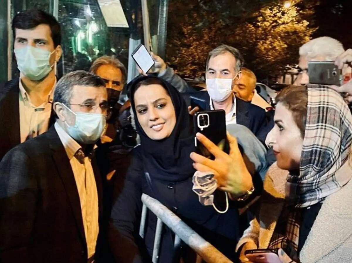 دیدار احمدی نژاد با مردم در آستانه سفرش به ترکیه