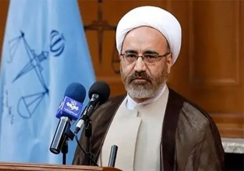 تصویر بوسه مصدق بر دستان ثریا اسفندیاری