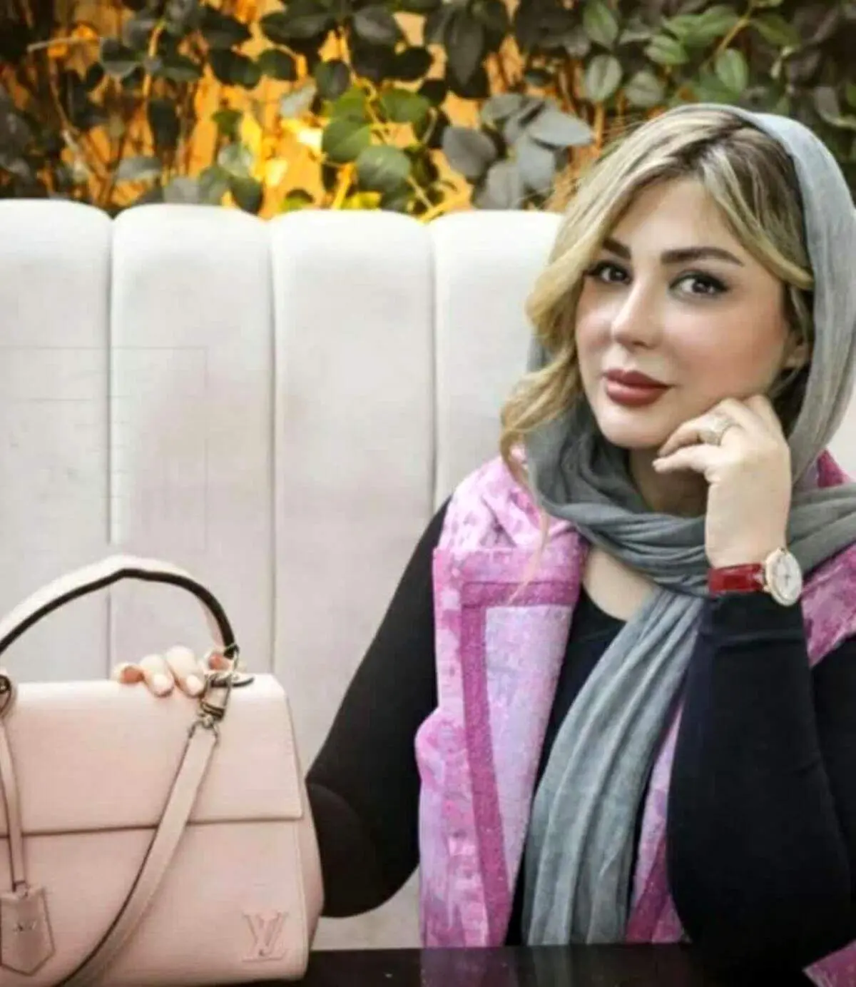 فخر فروشی خانم بازیگر زیبا با هواپیمای شخصی اش + عکس