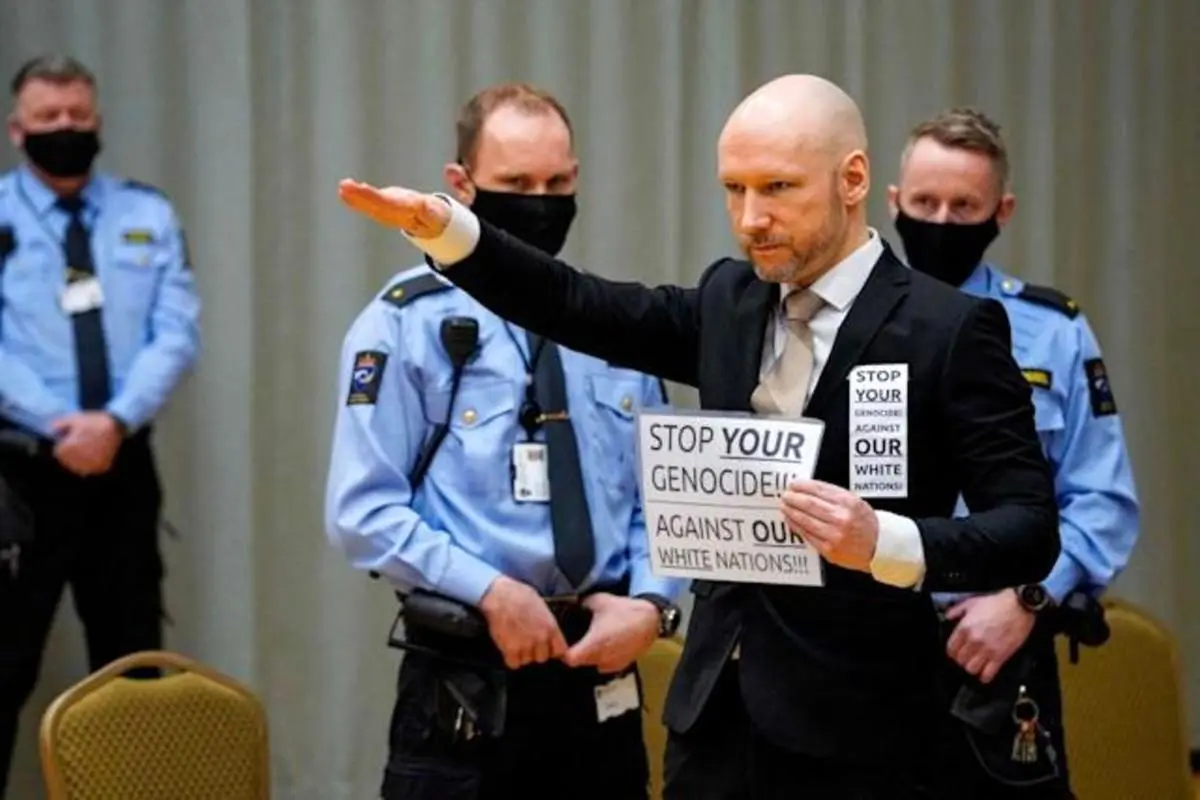 سلام هیتلری قاتل ۷۷ نفر در دادگاه + فیلم